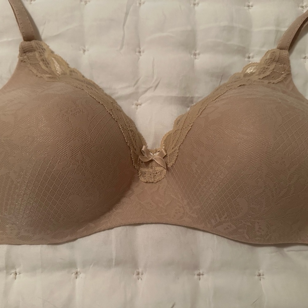 Maidenform Beige Lace Bra